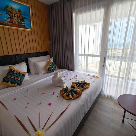 Raja Hotel Kuta Mandalika Resort & Convention Экстерьер фото