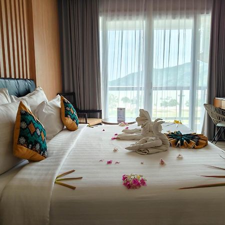 Raja Hotel Kuta Mandalika Resort & Convention Экстерьер фото