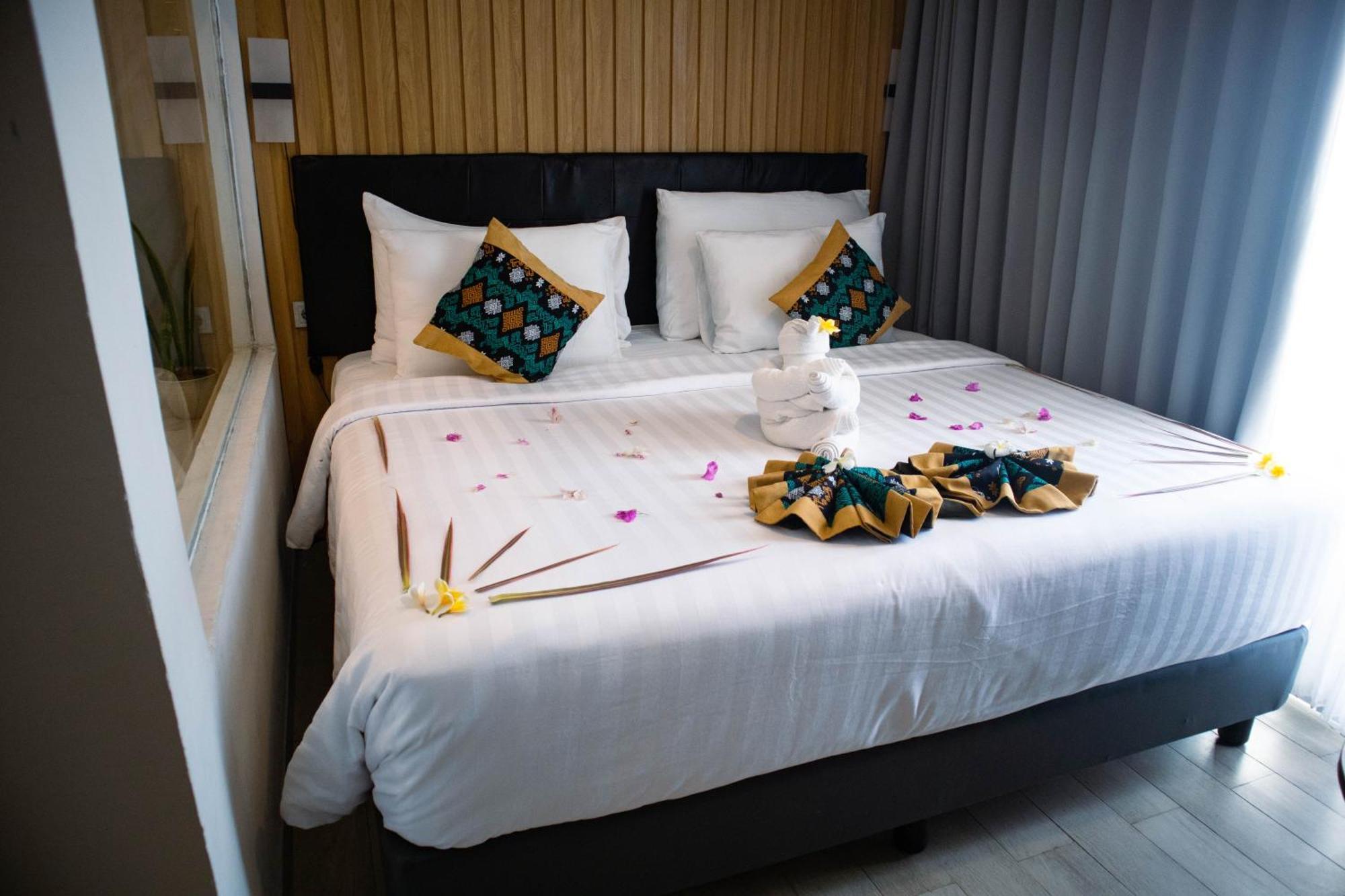 Raja Hotel Kuta Mandalika Resort & Convention Экстерьер фото