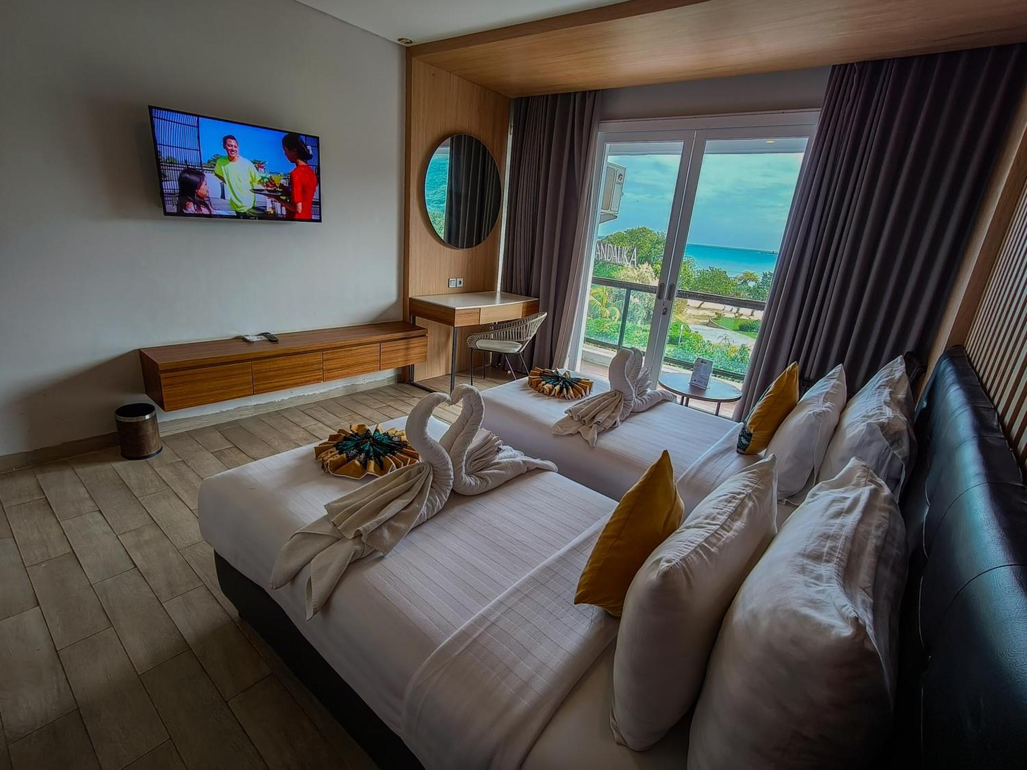 Raja Hotel Kuta Mandalika Resort & Convention Экстерьер фото