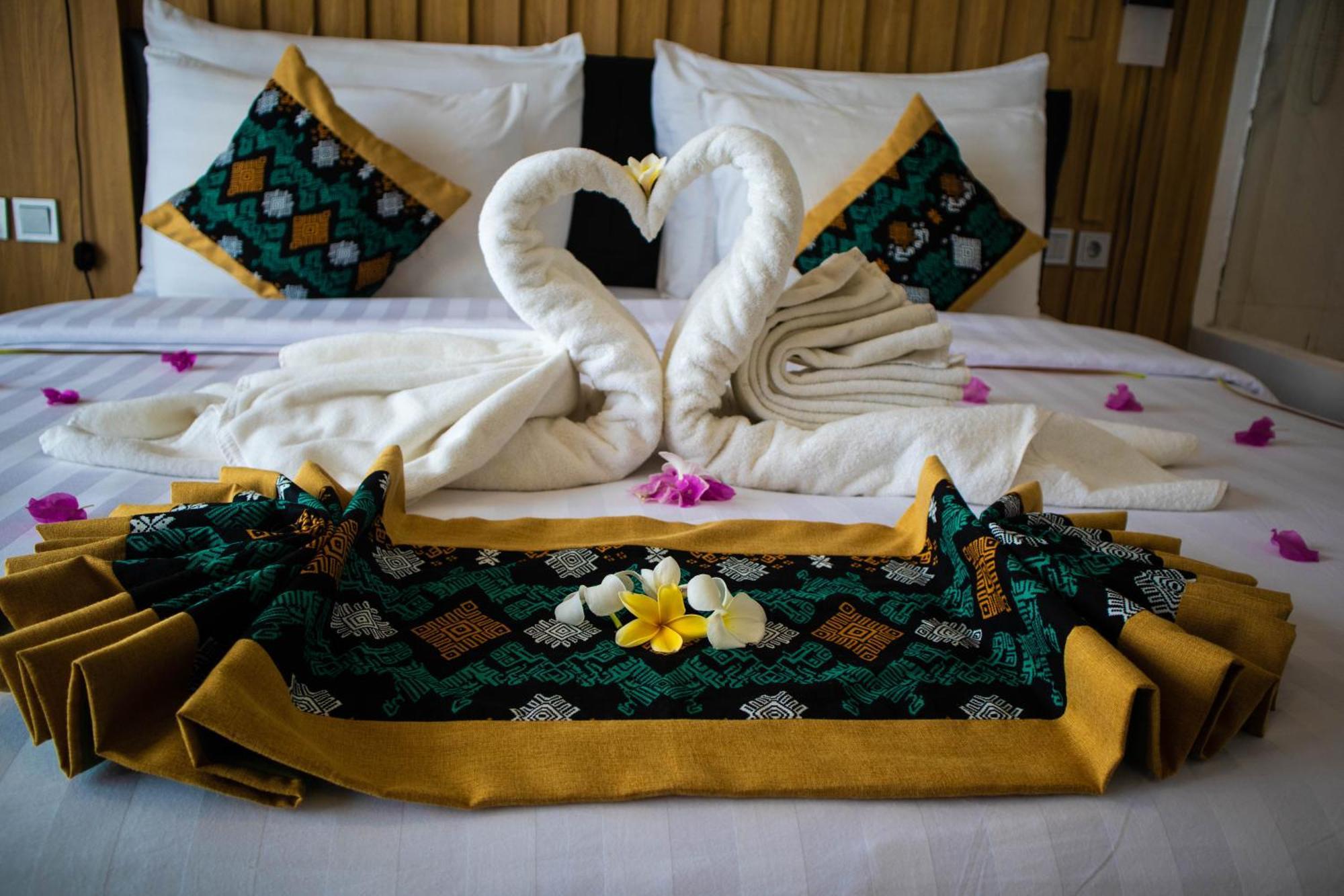 Raja Hotel Kuta Mandalika Resort & Convention Экстерьер фото