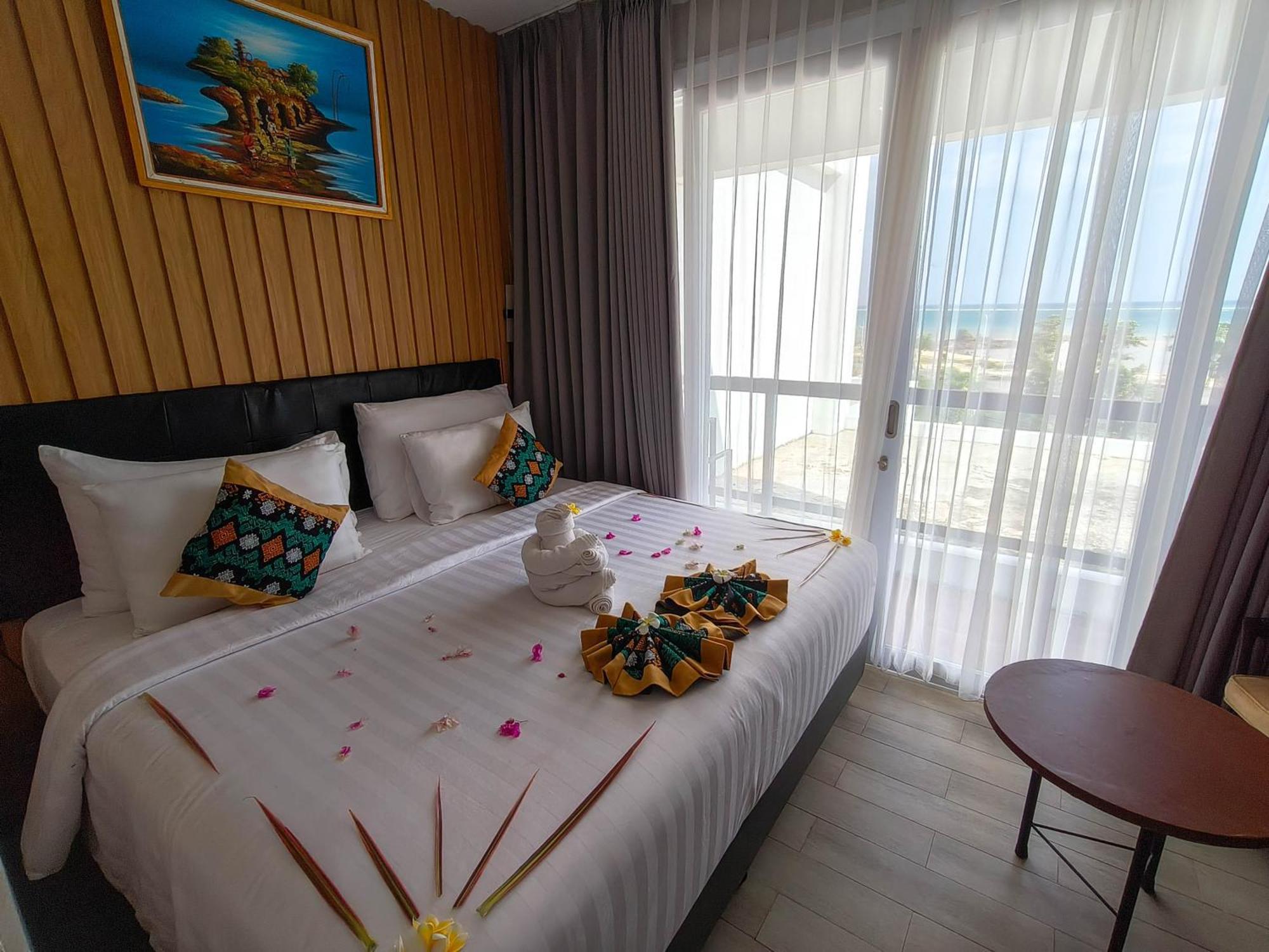 Raja Hotel Kuta Mandalika Resort & Convention Экстерьер фото