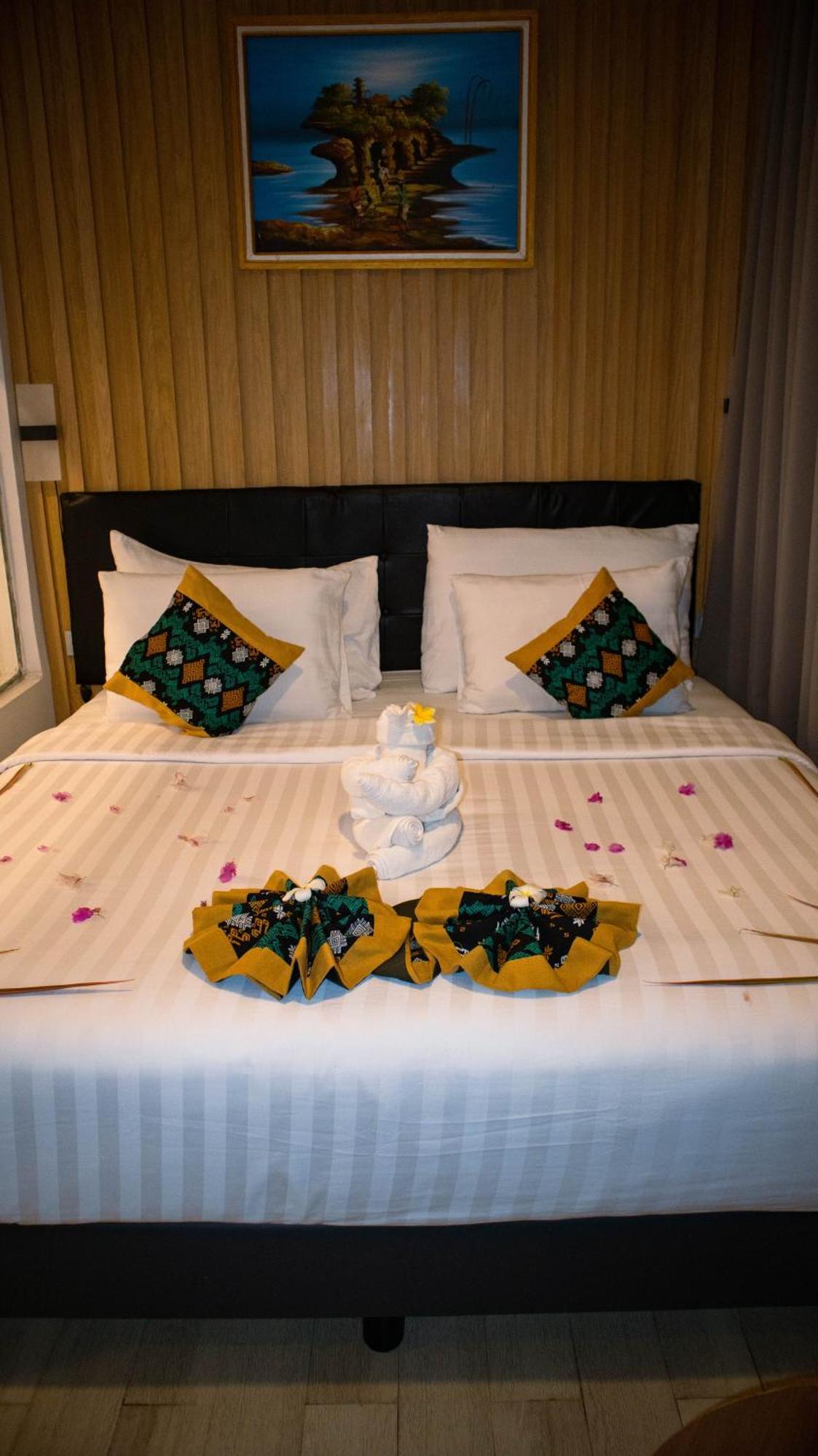 Raja Hotel Kuta Mandalika Resort & Convention Экстерьер фото