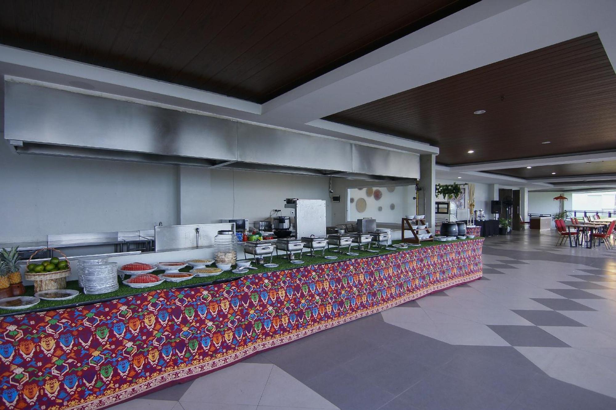 Raja Hotel Kuta Mandalika Resort & Convention Экстерьер фото